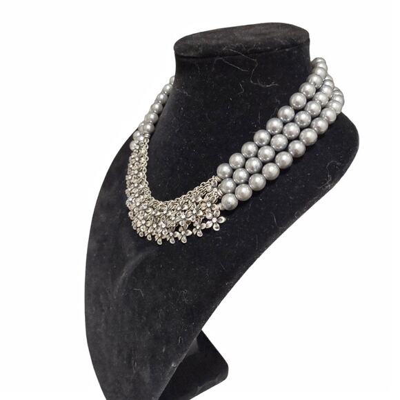 Gray Triple Pearl Strand Necklace Rhinestones Silver Bling Flowers Retro Classic - Picture 4 of 11
